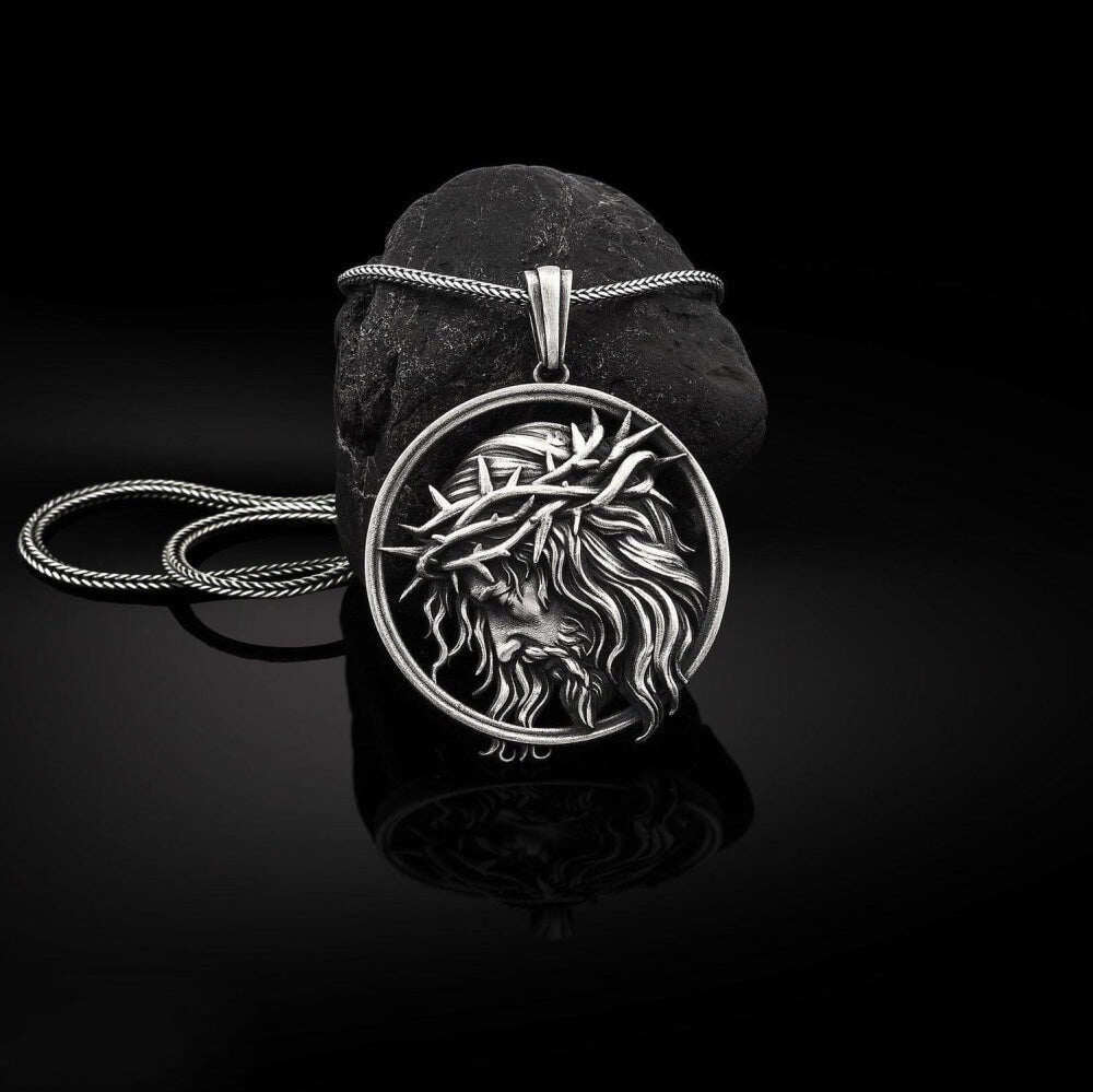 Jesus Holy Crown of Thorns,Christ delivered us from the curse of sin