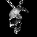 Broken skull necklace "Destroy"