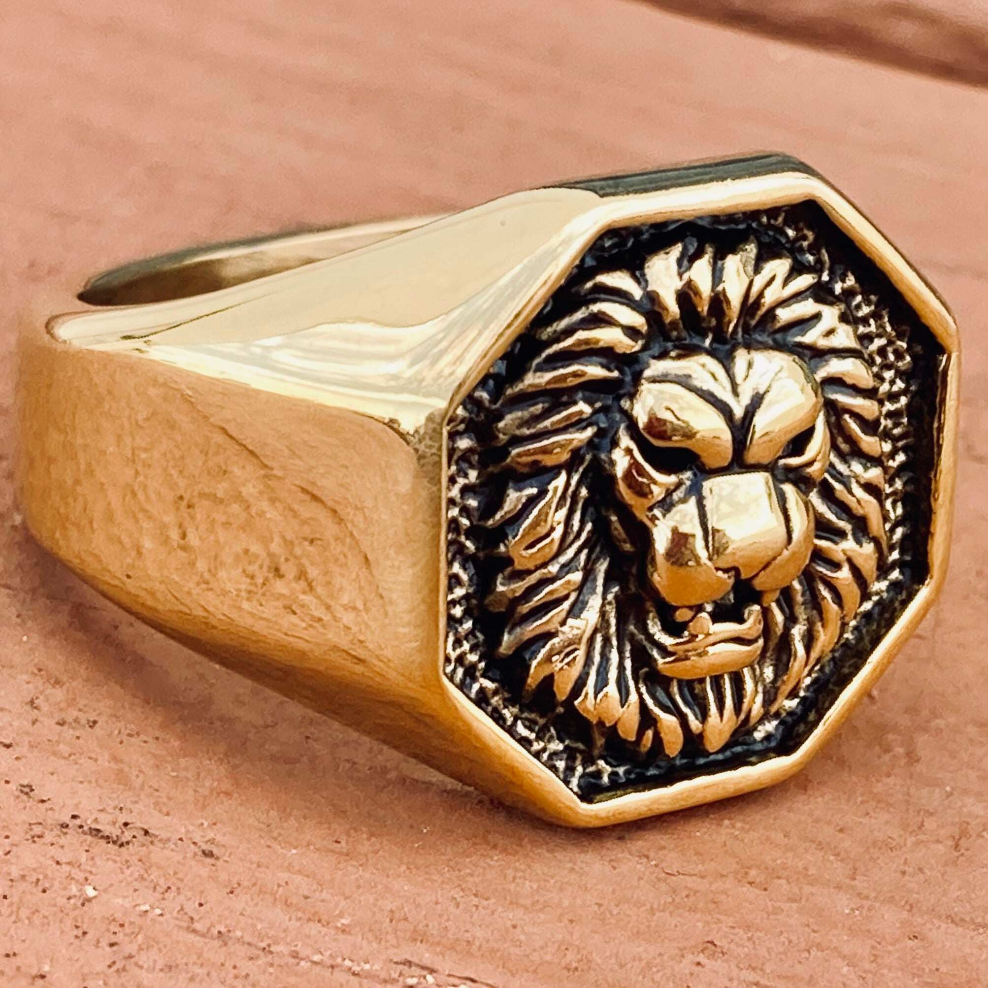 Lion Ring - Gold - Sizes 7-15 - R101